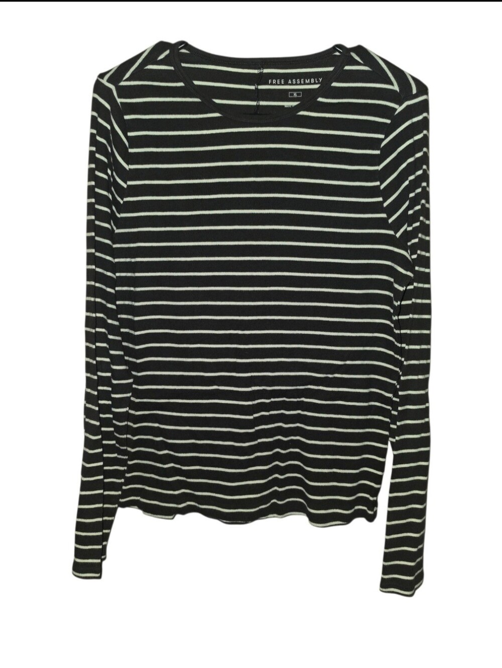 8/6/23. Womens Free Assembly Black & White Striped Long Sleeve Tee